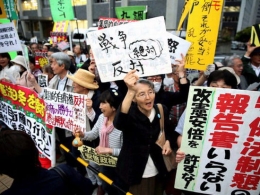 日本上千民众抗议安倍修改宪法