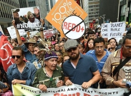 纽约31万人大游行关注气候变化 莱昂纳多现身