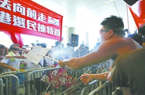 香港两派激烈对决政改案 议员舌战立法会