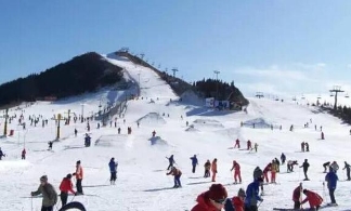 中国滑雪“外热内冷” 雪场火爆为何还亏损