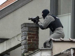 法、比警方搜捕巴黎恐袭嫌犯爆发枪战
