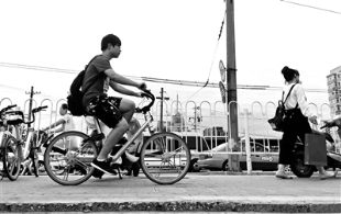 网约自行车亮相北京 手机扫码解锁就能骑