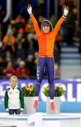 速滑荷兰站女子3000米：荷兰选手德容夺冠