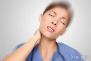 颈椎病就是脖子酸痛？几个症状平时要注意