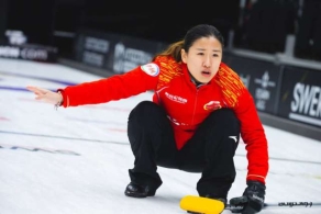 冰壶世界杯中国女队迎开门红 混双首秀失利