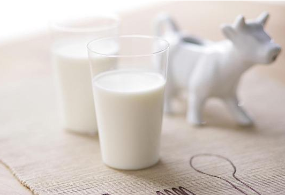 喝牛奶是个“技术活” 方法不对健康会打折