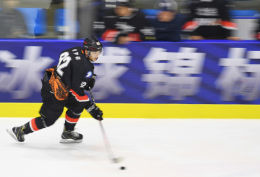 冰球锦标赛：男子A组哈尔滨7-1胜北京二队