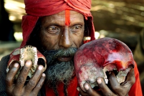 印度反迷信法案拟禁止活人祭食尸体
