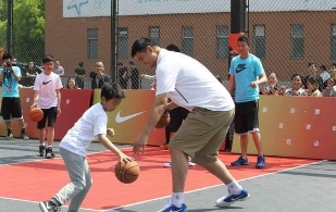 篮协出台规则 姚明:引导孩子的篮球兴趣