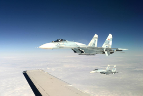 俄罗斯战机在黑海上空拦截两架美军侦察机