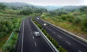  老挝民众热盼首条老中合作高速公路早日通车