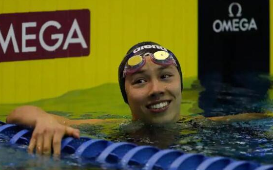 美混血华裔泳将再破纪录 和张雨霏已平起平坐