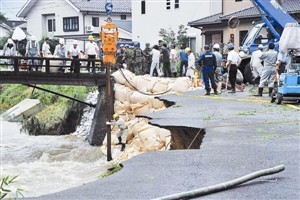 日本九州南部普降暴雨 近25万居民被要求紧急避难