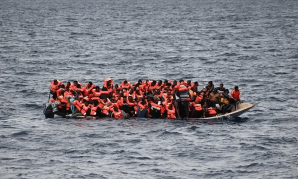 外媒：10人在利比亚海岸附近一艘难民船上窒息而死