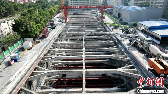 广州首条环线地铁11号线建设新突破一重要站点实现封底