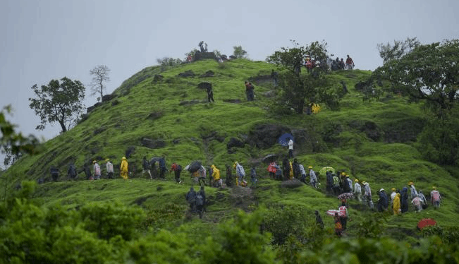 印度暴雨引发山体滑坡 已致16人死亡多人被困