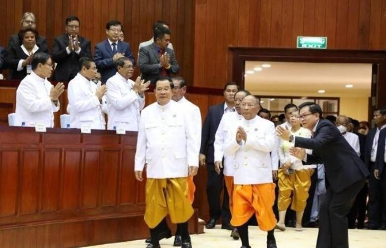 柬埔寨新一届国会诞生 125名议员宣誓就职