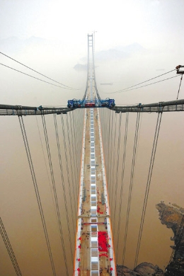世界最长钢箱梁悬索桥西堠门跨海大桥主桥贯通