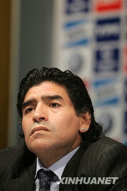 马拉多纳被正式任命为阿根廷国足主教练 [组图]