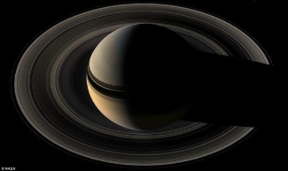 NASA公布卡西尼号飞船最新土星靓照 [组图]