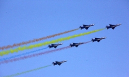 人民空军成立60周年飞行表演举行