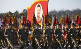 朝鲜举行阅兵式纪念金正日诞辰70周年(高清组图)