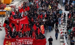 欧洲多地举行五一劳动节游行 为工人争取权益