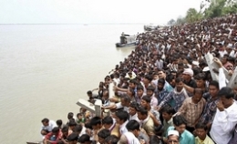 印度渡轮沉没 至少百余人遇难
