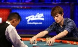 最年轻扑克冠军诞生 21岁大学生狂揽850万美金