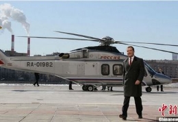 俄总理乘直升机上班缓解交通压力