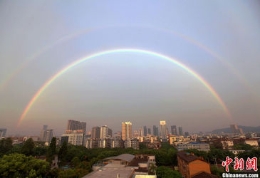 福州天空现罕见“双彩虹”