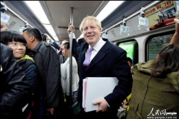 伦敦市长体验北京地铁感叹人多、票价便宜