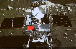玉兔月球车与嫦娥着陆器互相拍照