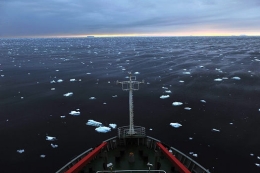 “雪龙”号圆满完成首次环南极航行