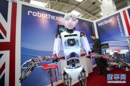 汉诺威IT展上的类人机器人：来自未来的“你”