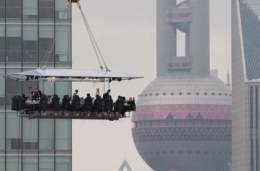 “空中餐厅”在沪亮相 悬空50米吃大餐