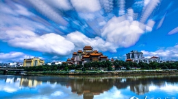 广西摄影师研习一年创造家乡版“彩绘天空”