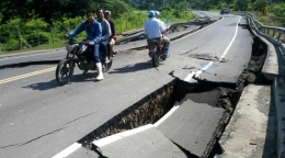 厄瓜多尔地震死亡人数升至233人