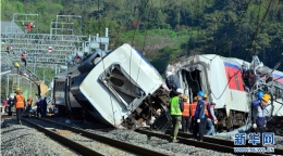 韩国丽水发生列车脱轨事故致1死8伤