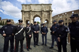 在罗马斗兽场遇见中国警察巡逻是种怎样的体验