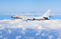 空军发布疑似轰-6K与台湾玉山合影（组图）
