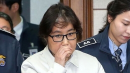 韩国：崔顺实出庭受审