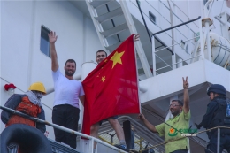 点赞中国海军：玉林舰护送被救外籍货船到达安全海域