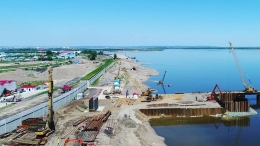 探访中俄首座跨界江公路大桥施工现场