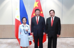 习近平会见菲律宾众议长阿罗约和参议长索托