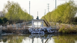 筑坝拦水防污染