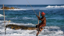 斯里兰卡：高跷海钓人