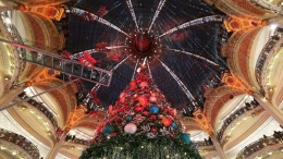 巴黎：“老佛爷”圣诞树