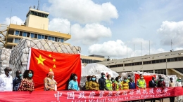 中国抗疫物资运抵加纳
