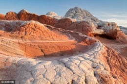 摄影师拍摄美国砂岩荒漠似外太空奇景